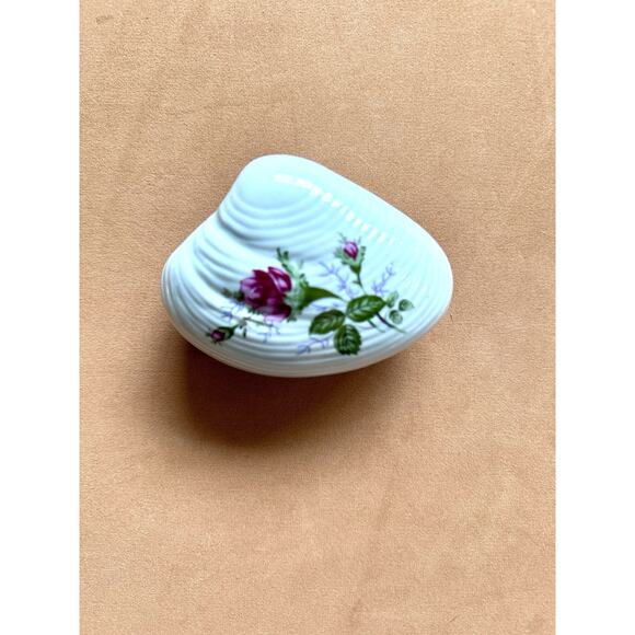 Source Unknown Other - Vintage Shell Shaped Trinket Box Porcelain Rare Small Lid Jewelry Box‎ Floral
